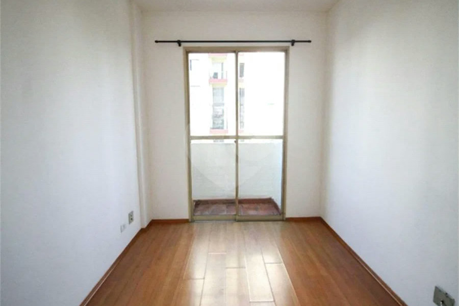 Apartamento em Santana com Sacada e Vaga de Garagem, a 650 m do Metrô