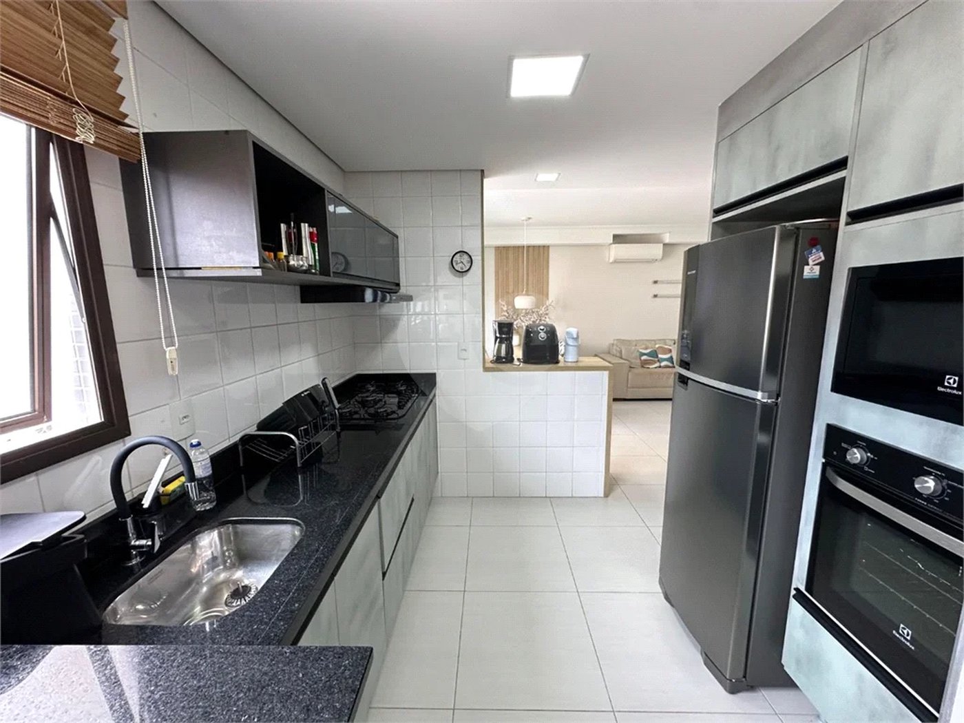 Apartamento à venda com 3 quartos, sendo 1 suíte, em Riviera de São Lourenço, Bertioga, SP