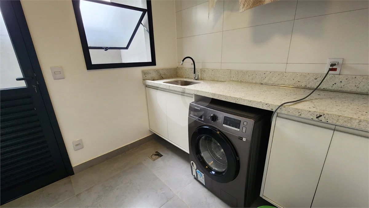 Casa à venda com 3 suítes no condomínio Via Castelli, Louveira - SP
