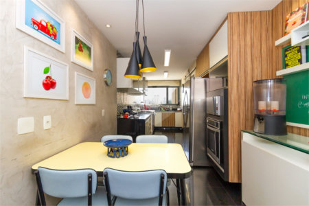 Apartamento de Alto Padrão no Campo Belo para venda com porteira fechada, com 4 dormitórios suítes e 4 vagas com lazer de club.