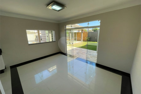 Casa de alto padrão, térrea no condomínio fechado Damha I em São Carlos.