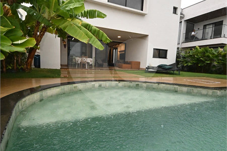 Indaiatuba - SP - Condomínio Helvetia Park - 490 m² Terreno - Sobrado com 307 m² de Área Construída - Escritório com móveis planejados - Sala de estar e jantar ampla e integradas - Cozinha planejada completa, com eletrodomésticos (cooktop, forno, coifa, geladeira, microondas) - Lavanderia