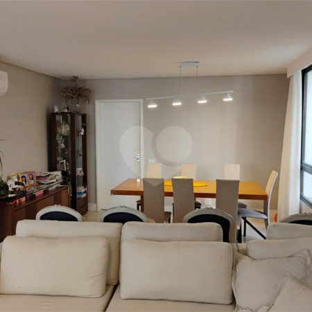 Apartamento reformado , 3 suítes , 3 vagas. Próximo a Avenida Paulista e metrô Brigadeiro . Prédio de construtora renomada. Único !