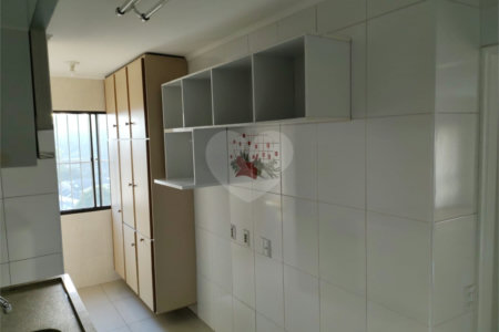 AMPLO APARTAMENTO COM LAZER
