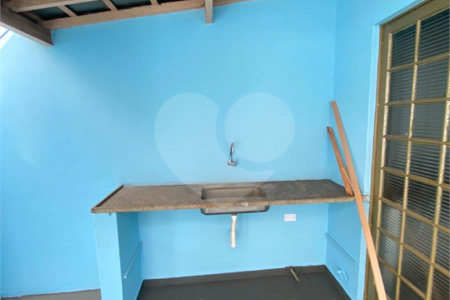 Casa Térrea com 3 dormitórios, sendo 2 suítes.