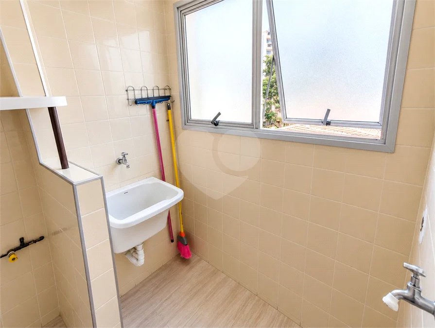 Apartamento de 44 m² com 2 dormitórios, varanda integrada e 1 vaga na Vila Guarani