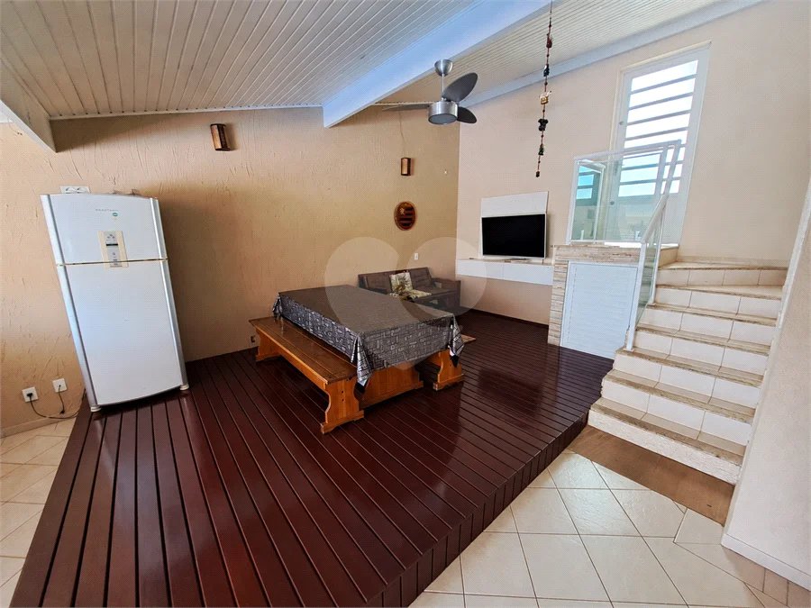 Casa à venda no Condomínio Estância Marambaia, Vinhedo | 3 suítes, piscina e terreno de 810 m²