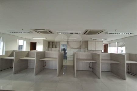 SALA COMERCIAL DE 90 M² COM 12 BAIAS, SALA DE REUNIÃO, AR-CONDICIONADO CENTRAL E 2 VAGAS!
