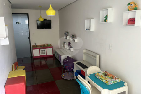 Apartamento de 01 dormitório com terraço e vaga perto do metrô