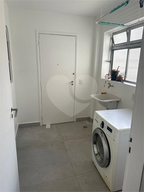 Apartamento à venda no Campo Belo- Para reforma