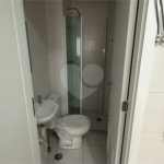 Apartamento de 155 m² com 4 dormitórios, varanda e 2 vagas de garagem. Condomínio com piscinas adulto, infantil e aquecida, lazer e portaria 24 horas.