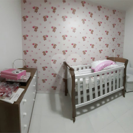 Apartamento no Condomínio Parque dos Manacás.