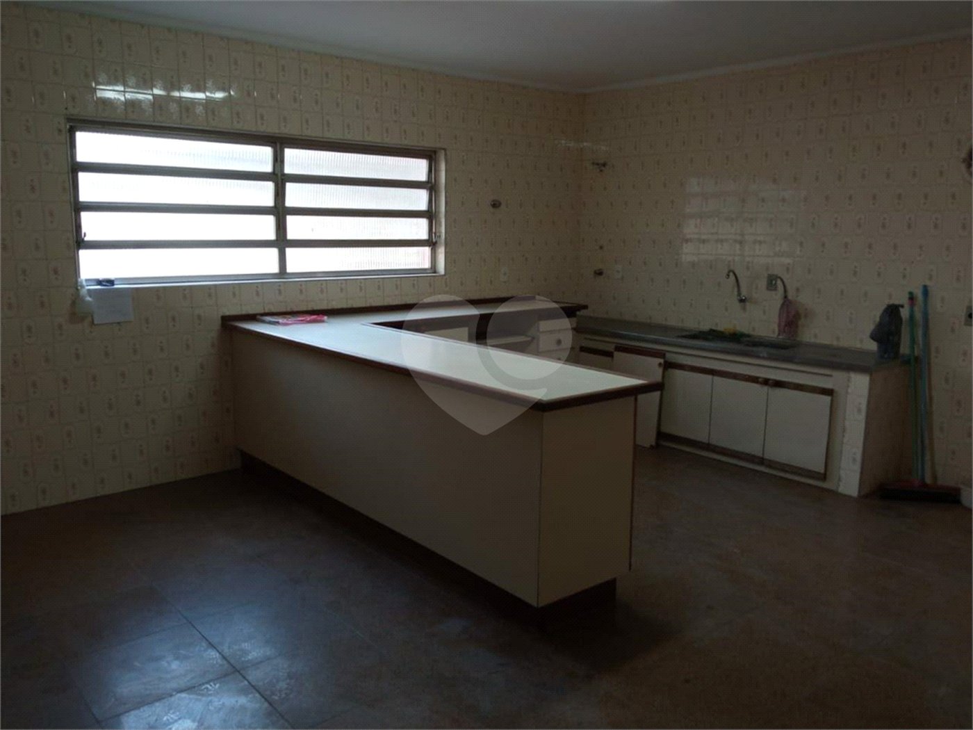 Excelente Sobrado com 04 suítes. Venha fazer uma visita.