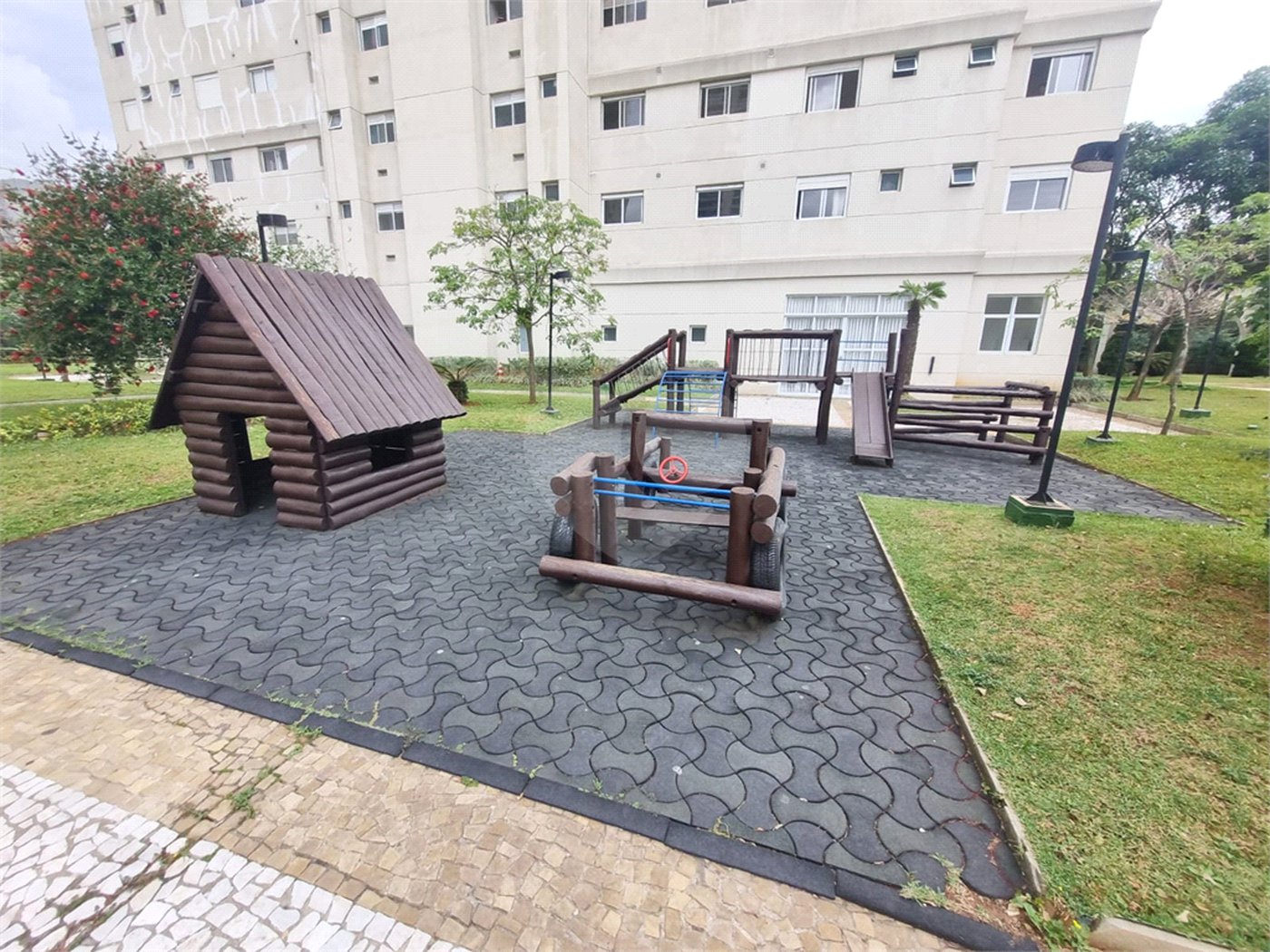 Apartamento 3 suítes, varanda gourmet, 3 vagas em Condomínio Clube na Mooca