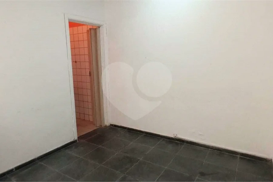 Oportunidade imperdível. Excelente opção de Investimento em Sobrado Comercial a Venda na Lapa. Único na Região.