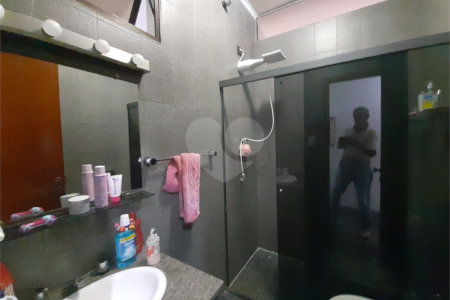 Vende-se: Sobrado no Cursino/Ipiranga, 2 Quartos, 2 Salas, 8 vagas de garagem!