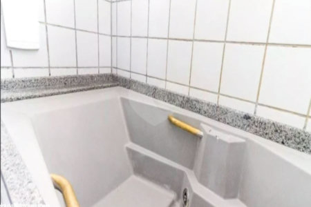 Casa com 203m² , 4 dormitórios , sendo 3 suítes , 2 vagas , à venda na Vila Formosa.