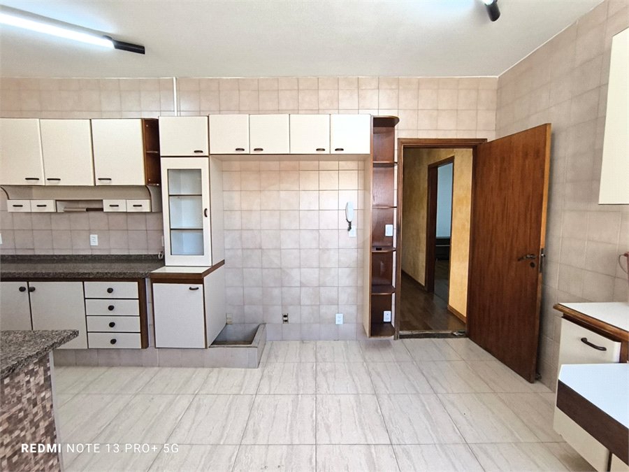 Casa á venda na Avenida Pau Brasil.