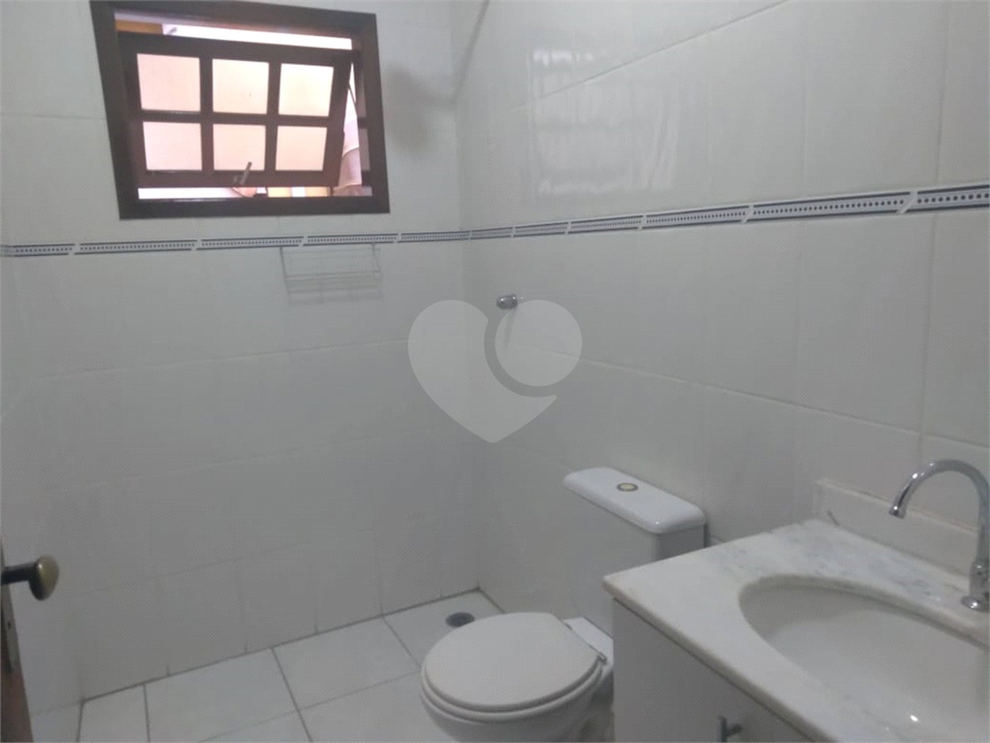 Sobrado espaçoso e bem localizado