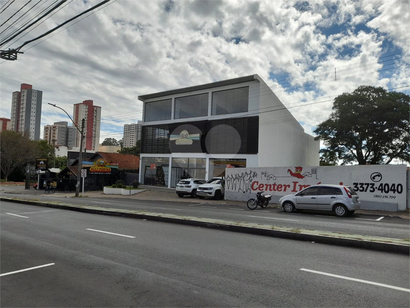 Galpão Comercial à Venda – Localização Estratégica na Avenida São Carlos