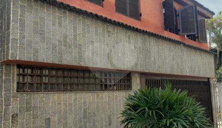 Casa à venda com 6 quartos, sendo 4 suítes,  em Vila Sônia, São Paulo, SP