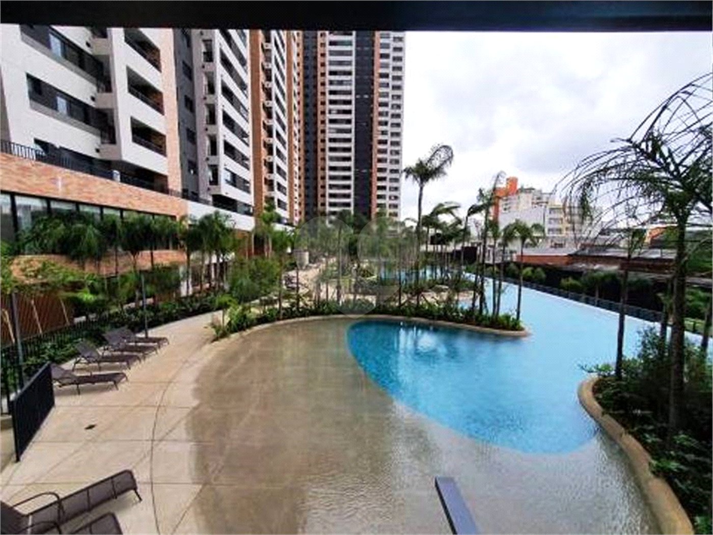 Magnífica Cobertura Penthouse à venda no condomínio Piscine Resort.