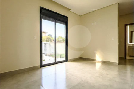 Indaiatuba - Condomínio Milano - Sobrado - 350 m² de terreno - 240 m² de área construída - 4 vagas de garagem, sendo 2 cobertas - Salas de estar e jantar integradas - 3 suítes com closet e varanda no pavimento superior - Escritório no térreo - Espaço gourmet com churrasqueira - Banheiro externo
