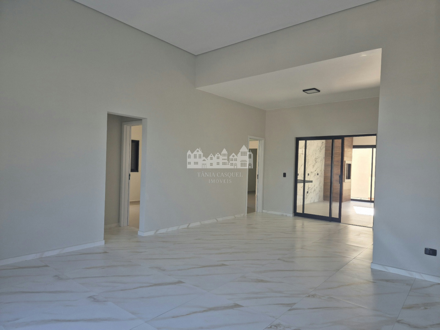 Casa térrea à venda com 4 quartos, sendo 2 suítes, no condomínio Alto da Floresta, Bom Jesus dos Perdões - SP