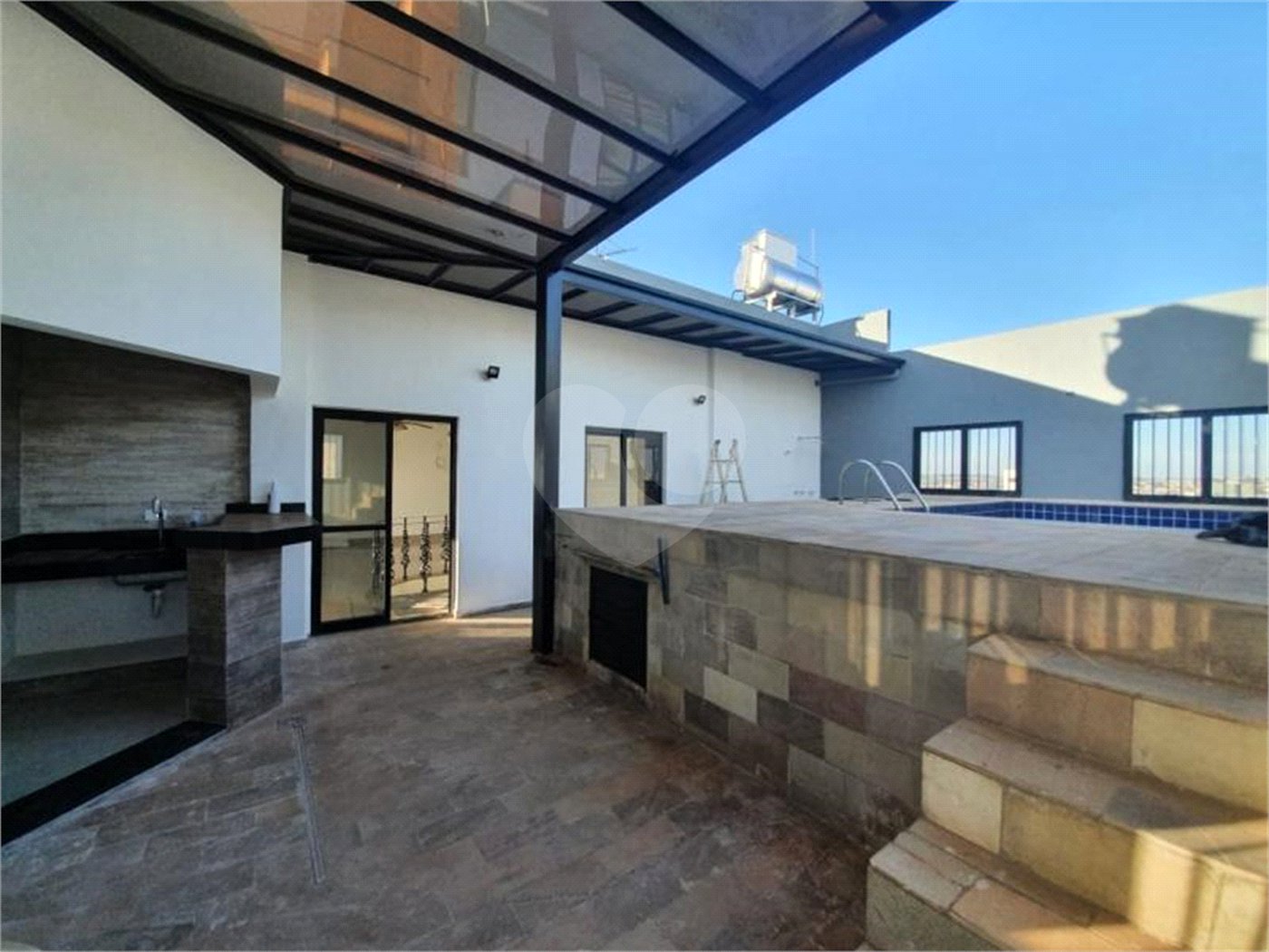 Apartamento Cobertura, no Condomínio Porto Sol.