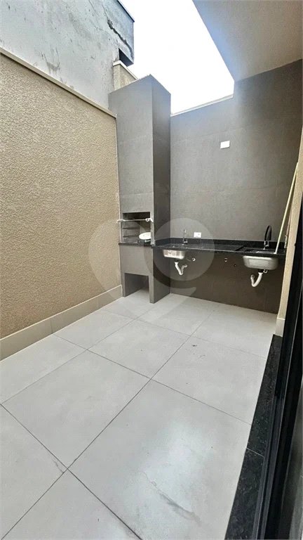 Sobrado Novinho com excelente acabamento e quintal com área gourmet e churrasqueira