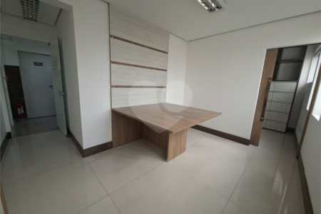 SALA COMERCIAL DE 90 M² COM 12 BAIAS, SALA DE REUNIÃO, AR-CONDICIONADO CENTRAL E 2 VAGAS!