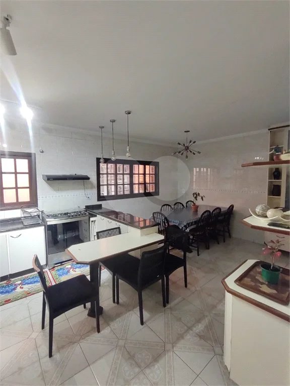 Casa com 300m² , 4 dormitórios , sendo 2 suítes , 5 vagas , à venda no bairro Curuçá , em Santo André.