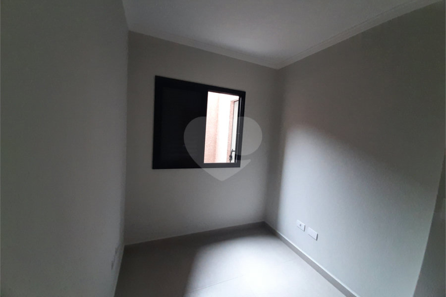Apartamento com 37m2, 2 quartos, banheiro, sala, cozinha, quintal e SEM vaga de garagem
