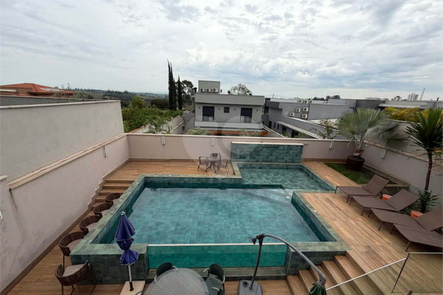 Casa de alto padrão em condomínio exclusivo com 4 suítes