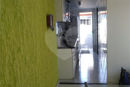 Casa Térrea com 3 dormitórios.