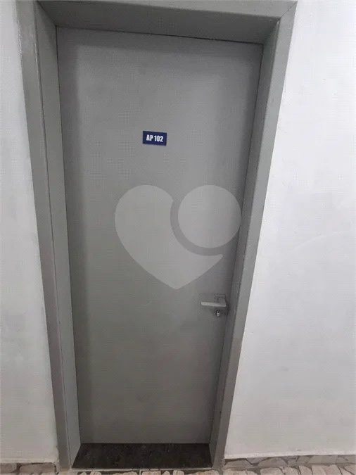 SOBRADO TIPO APARTAMENTO COM 1 QUARTO PARA LOCAÇÃO 38m² - SANTÍSSIMO