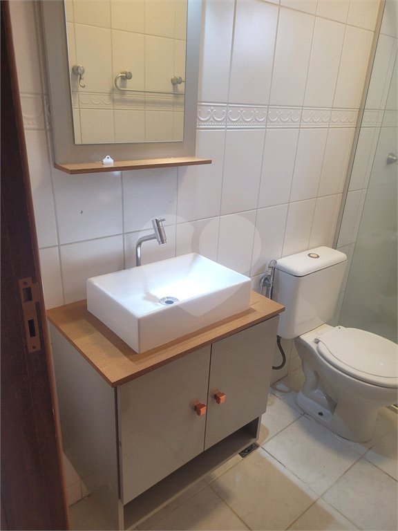 Indaiatuba - Venda - Apartamento no Condomínio Portal das Flores com 64 m², 3 dorms, sendo 2 com armários planejados, , WC social, cozinha planejada e totalmente integrada com a lavanderia, varanda, , 02 vagas de garagem. Excelente localização, a poucos metros do Shopping Polo, mercados, padaria,