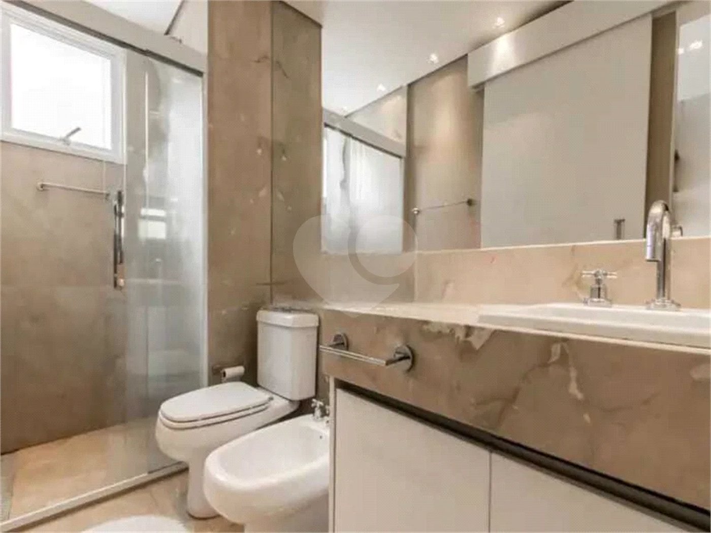 Apartamento de 306m² na melhor região de Moema, 3 suítes, 5 vagas, varanda gourmet, depósito, fora de rota