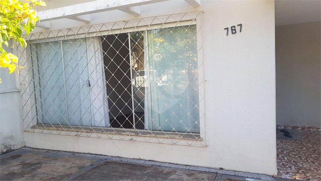 Casa térrea para venda em Araraquara/SP.