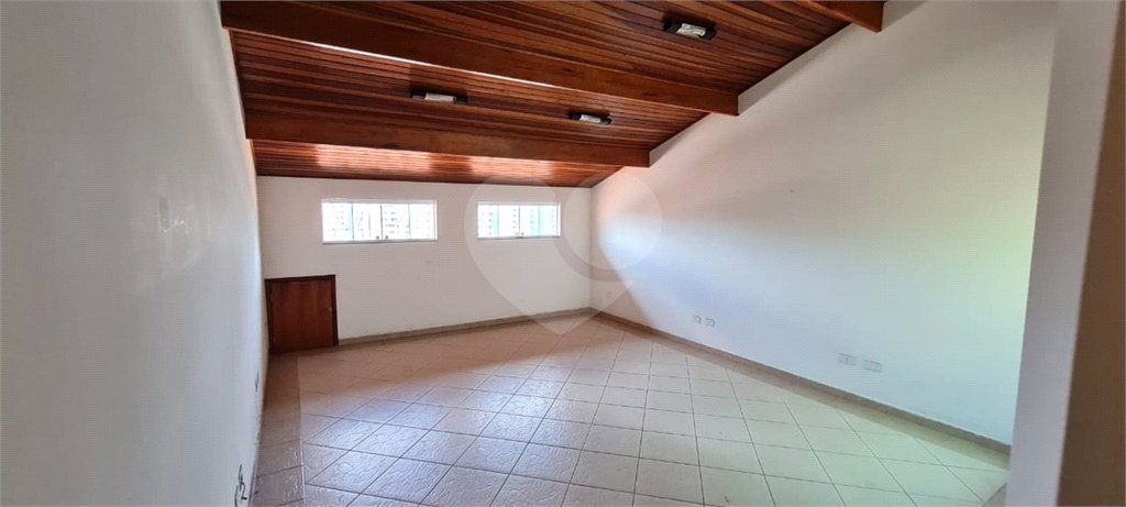 Sobrado a venda no Ipiranga de 220m² com 4 suítes e 2 vagas.Estuda permuta.