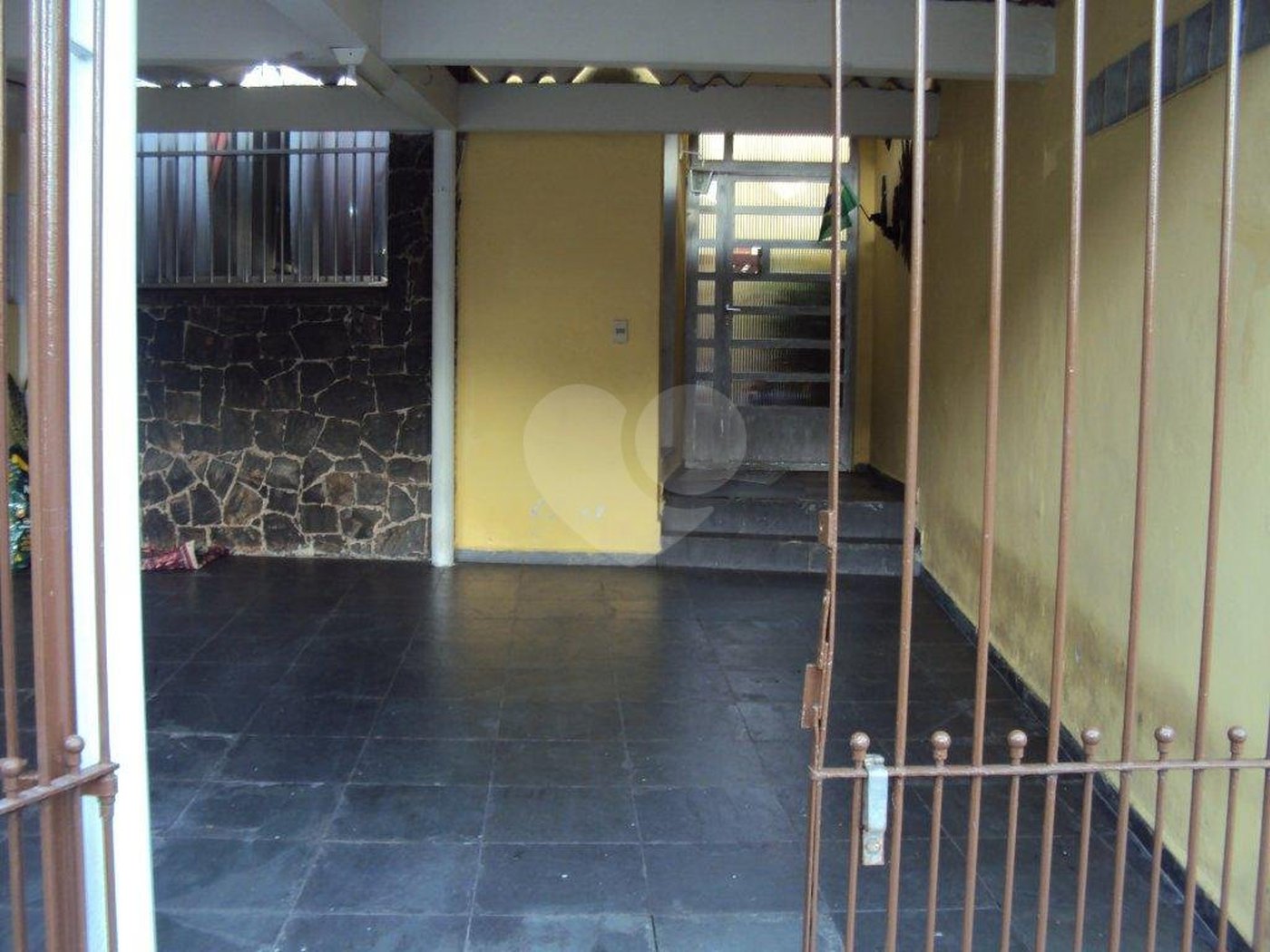 Sobrado a venda com 160 m², 4 quartos e 2 vagas