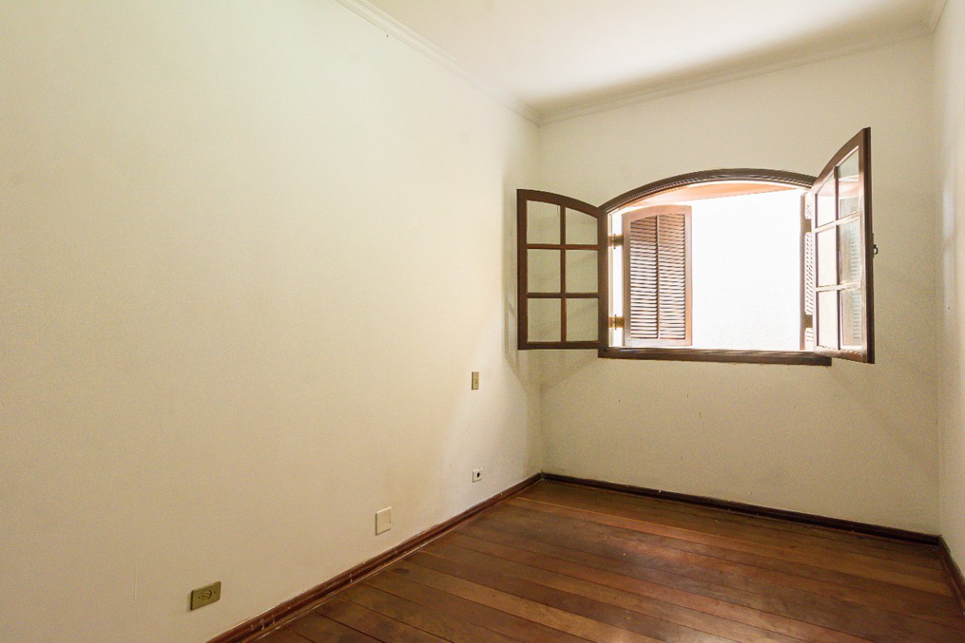 Sobrado à venda 187m² com 5 quartos, sendo 2 suítes, em Conjunto Residencial Butantã próximo à USP