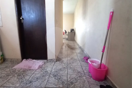 Sobrado com 3 dormitórios.