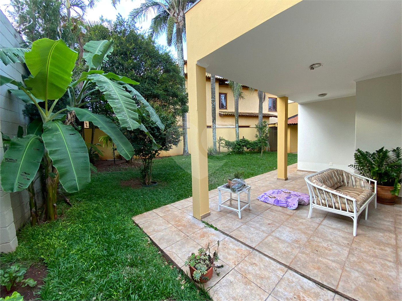 Casa térrea no Condomínio Parque Faber I