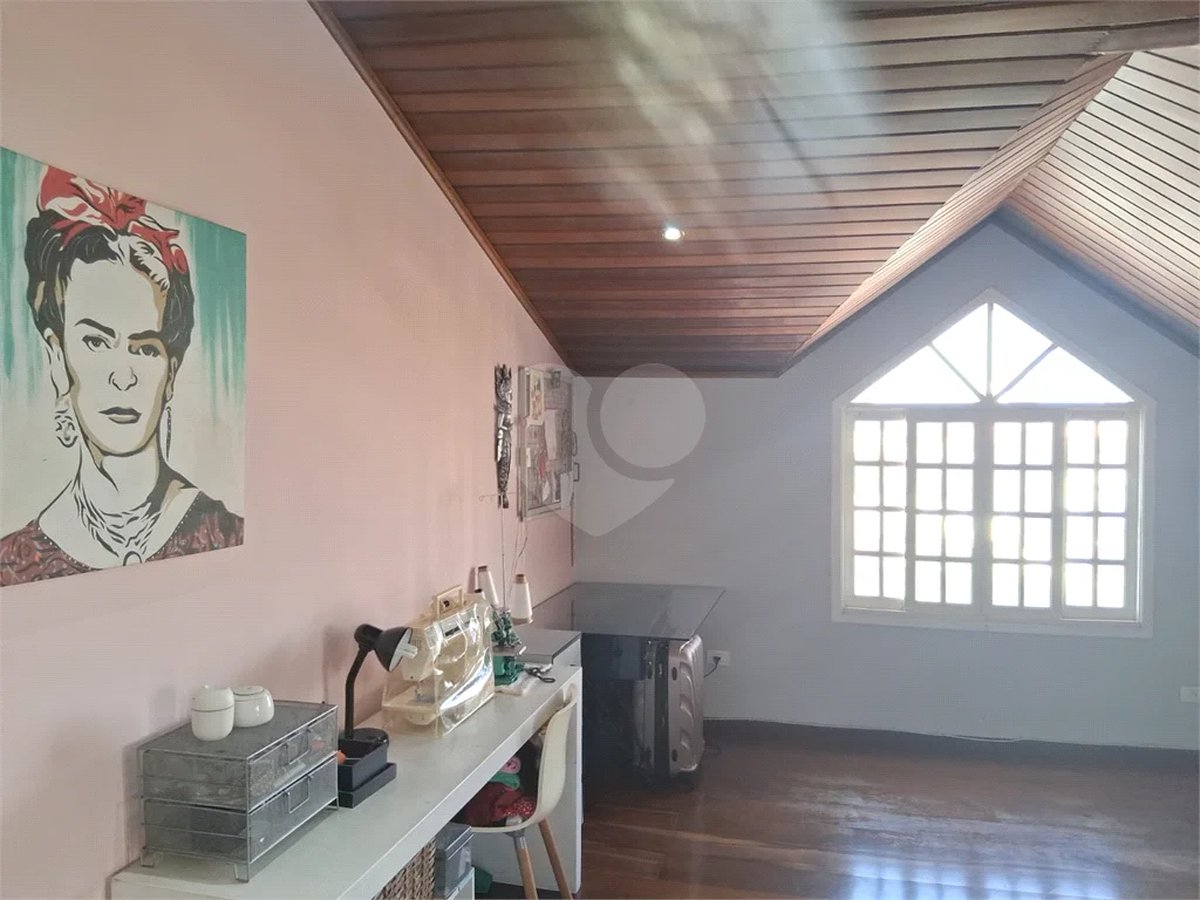 Casa à Venda na Vila Rosália | 4 Dorms, Área Gourmet e Rua Sem Saída