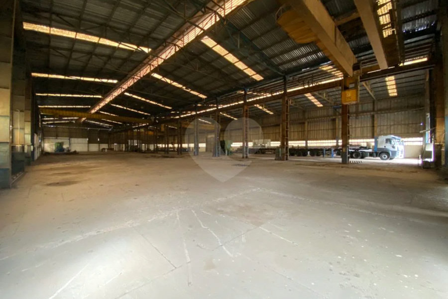 Galpão industrial à venda ou para locação na beira da Rodovia Hermínio Petrin - SP 308.