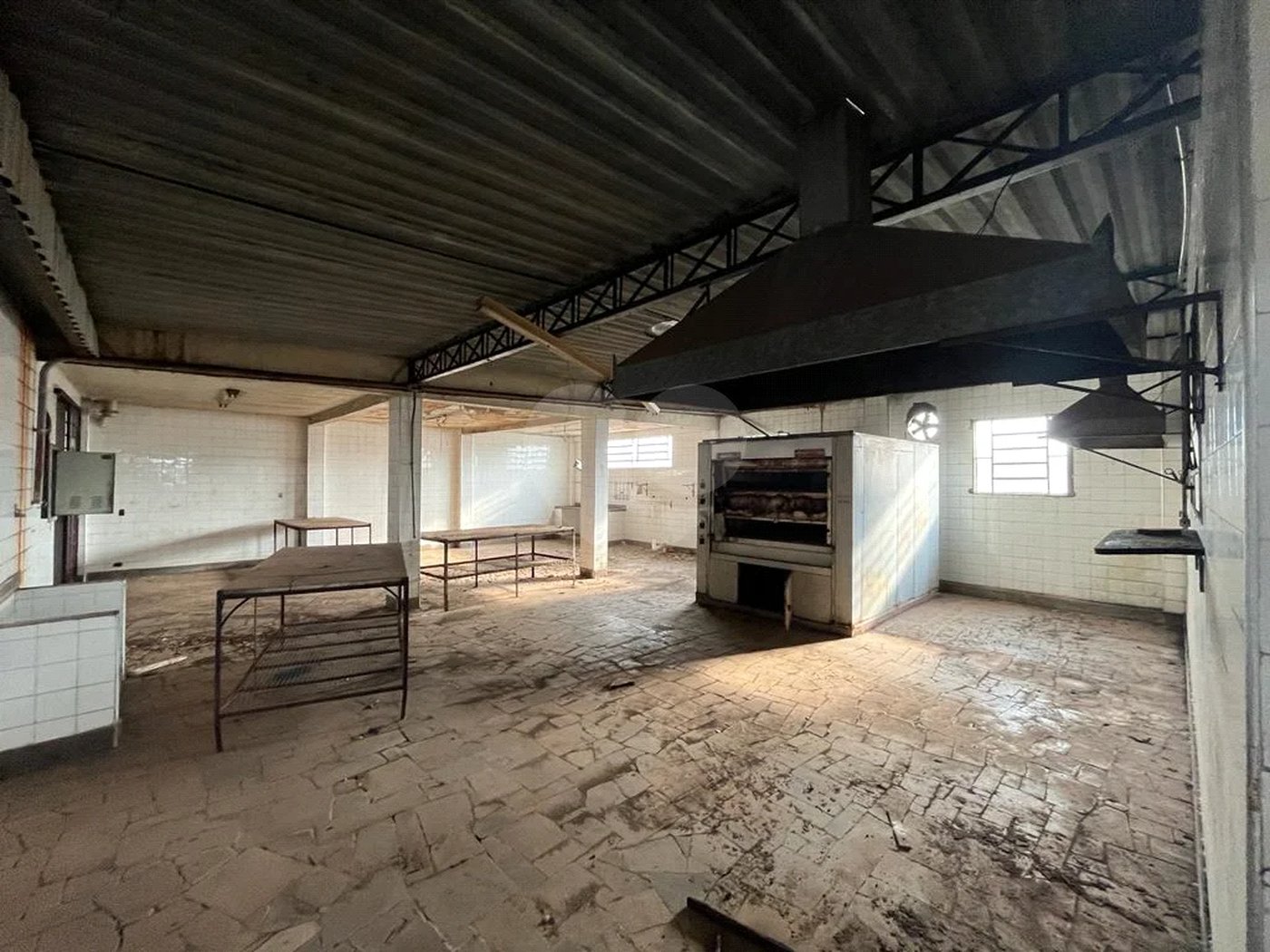 Barracão comercial em ponto estratégico na Paulicéia