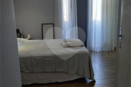 Sobrado à venda com 5 quartos, sendo 3 suítes, em Residencial Jatobás, Louveira, SP