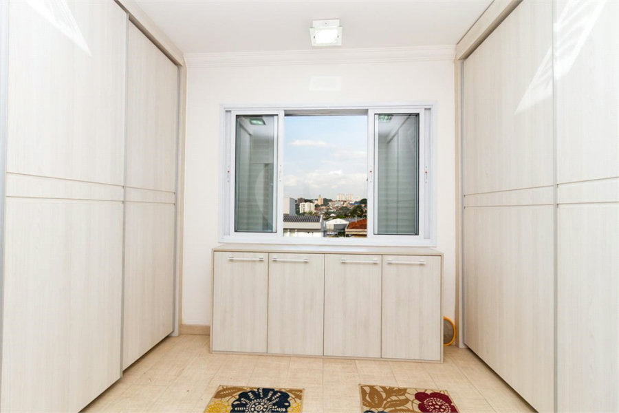 Casa Sobrado à venda com 342 m², 3 dormitórios, sendo 2 suítes, 4 vagas na Vila Mariana - São Paulo.