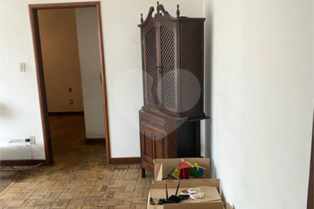 Sobrado á venda em Moema de 280m² com 3 vagas 3 dormitórios e 5 banheiros